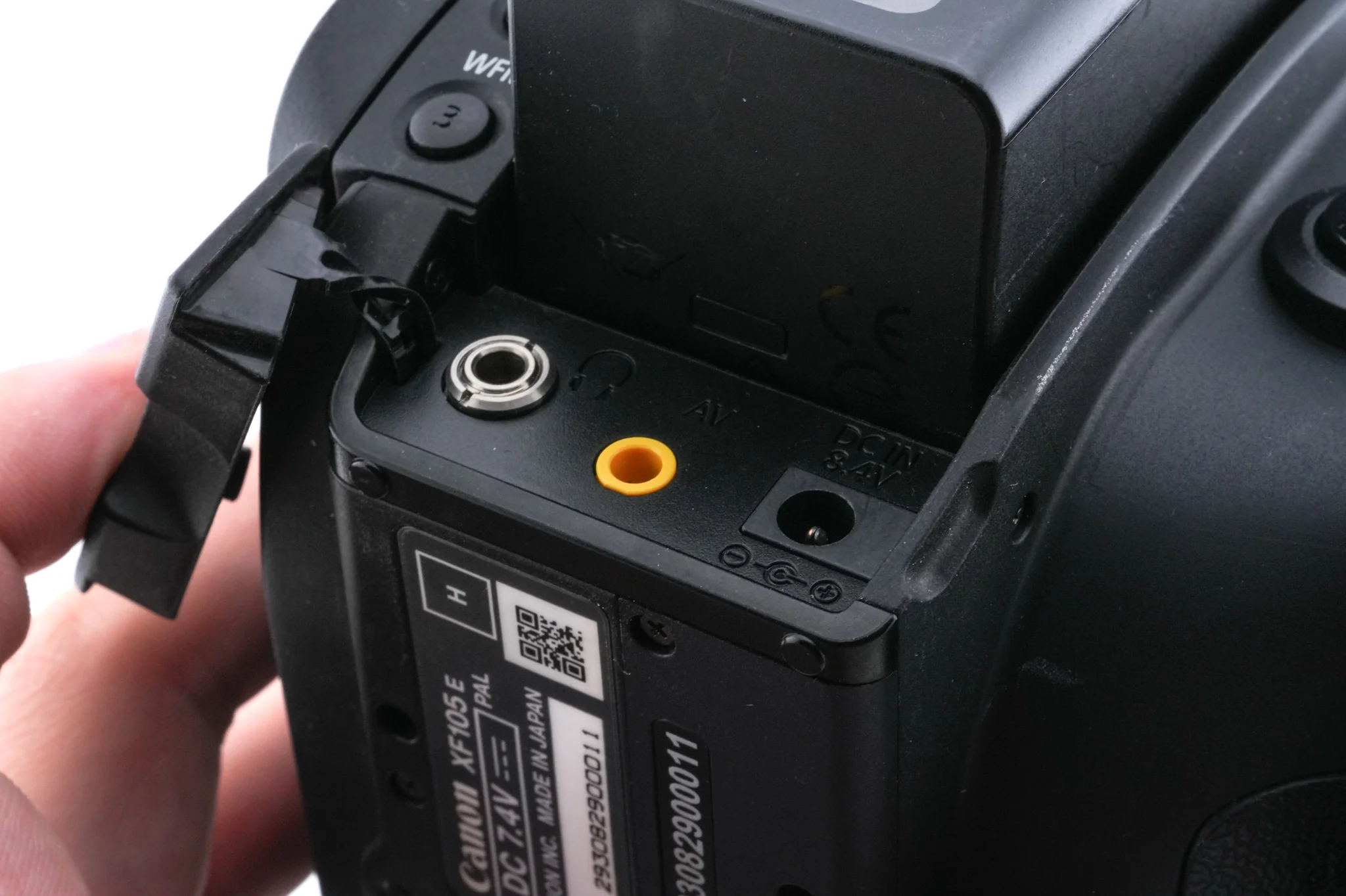 Canon XF105 - Image 13