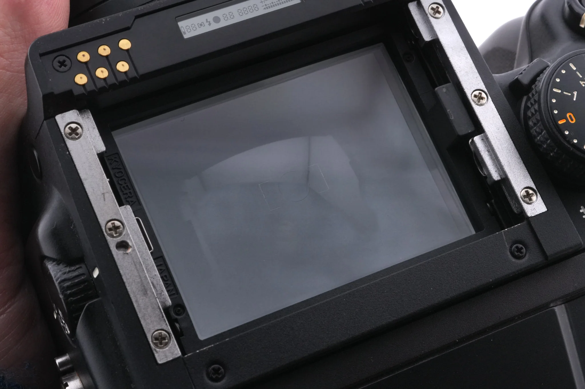 Contax 645 + P25 Digital Back + 80mm f2 Planar T* + MF-1 AE Prism Finder - Image 9