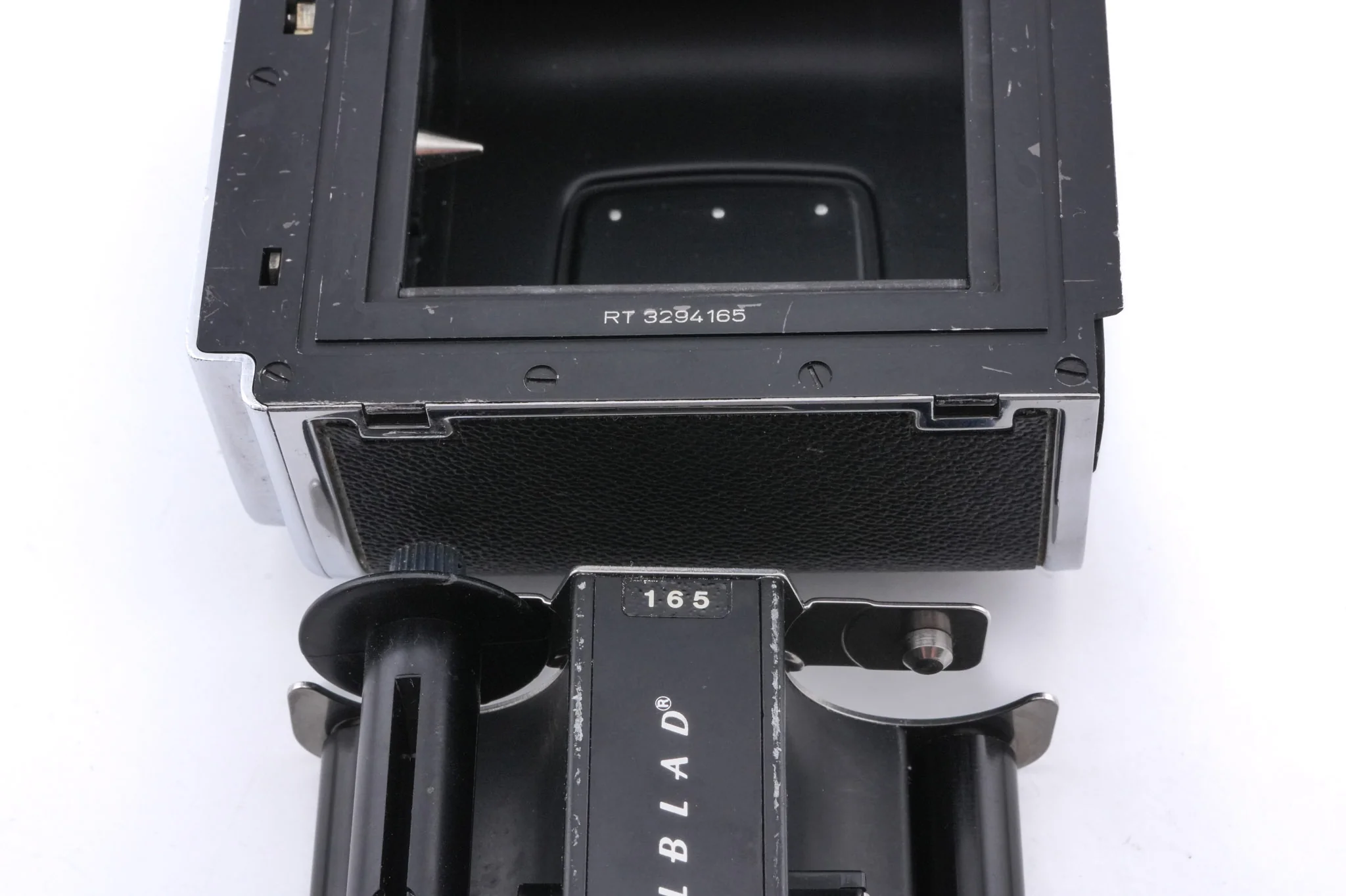 Hasselblad 500C/M (Silver, 10026) + Waist Level Finder (New / Chrome, 42315) + A12N Film Magazine + 80mm f2.8 Planar T* CF (20029) + Standard Focusing Screen (42161) - Image 14