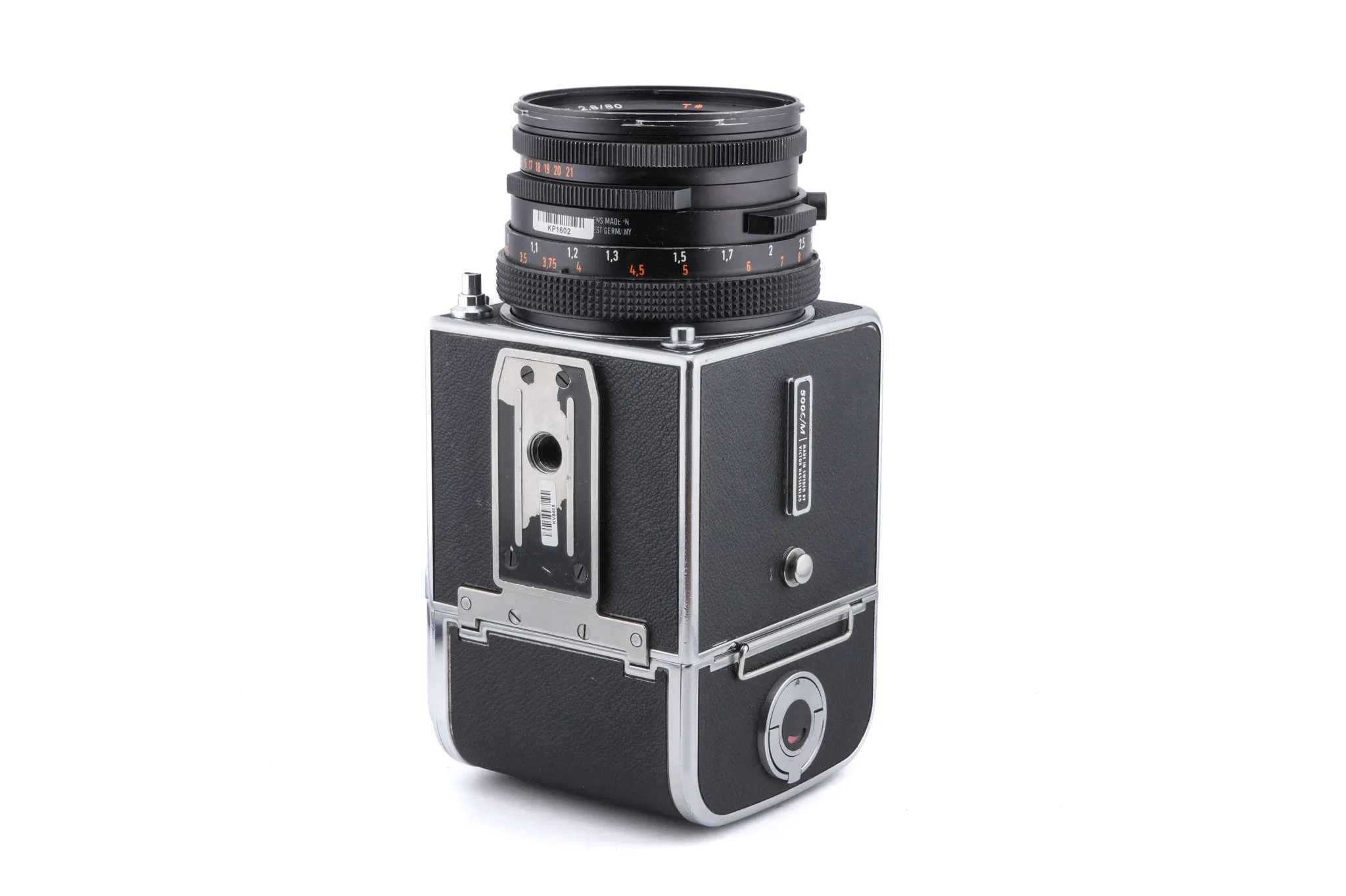 Hasselblad 500C/M (Silver, 10026) + Waist Level Finder (New / Chrome, 42315) + A12N Film Magazine + 80mm f2.8 Planar T* CF (20029) + Standard Focusing Screen (42161) - Image 5