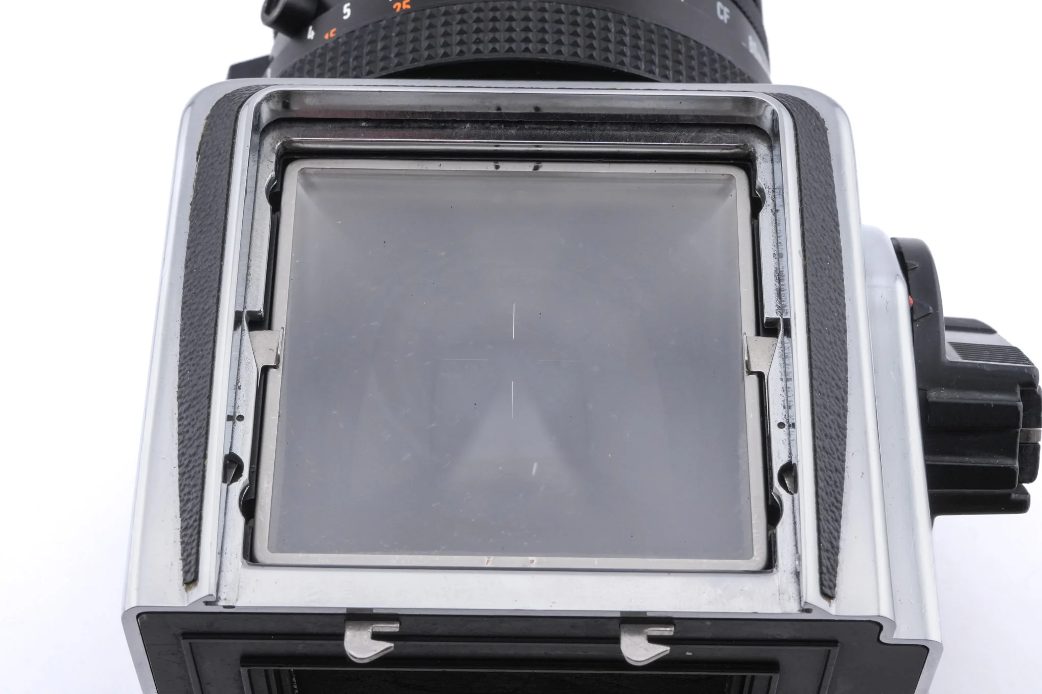 Hasselblad 500C/M (Silver, 10026) + Waist Level Finder (New / Chrome, 42315) + A12N Film Magazine + 80mm f2.8 Planar T* CF (20029) + Standard Focusing Screen (42161) - Image 9