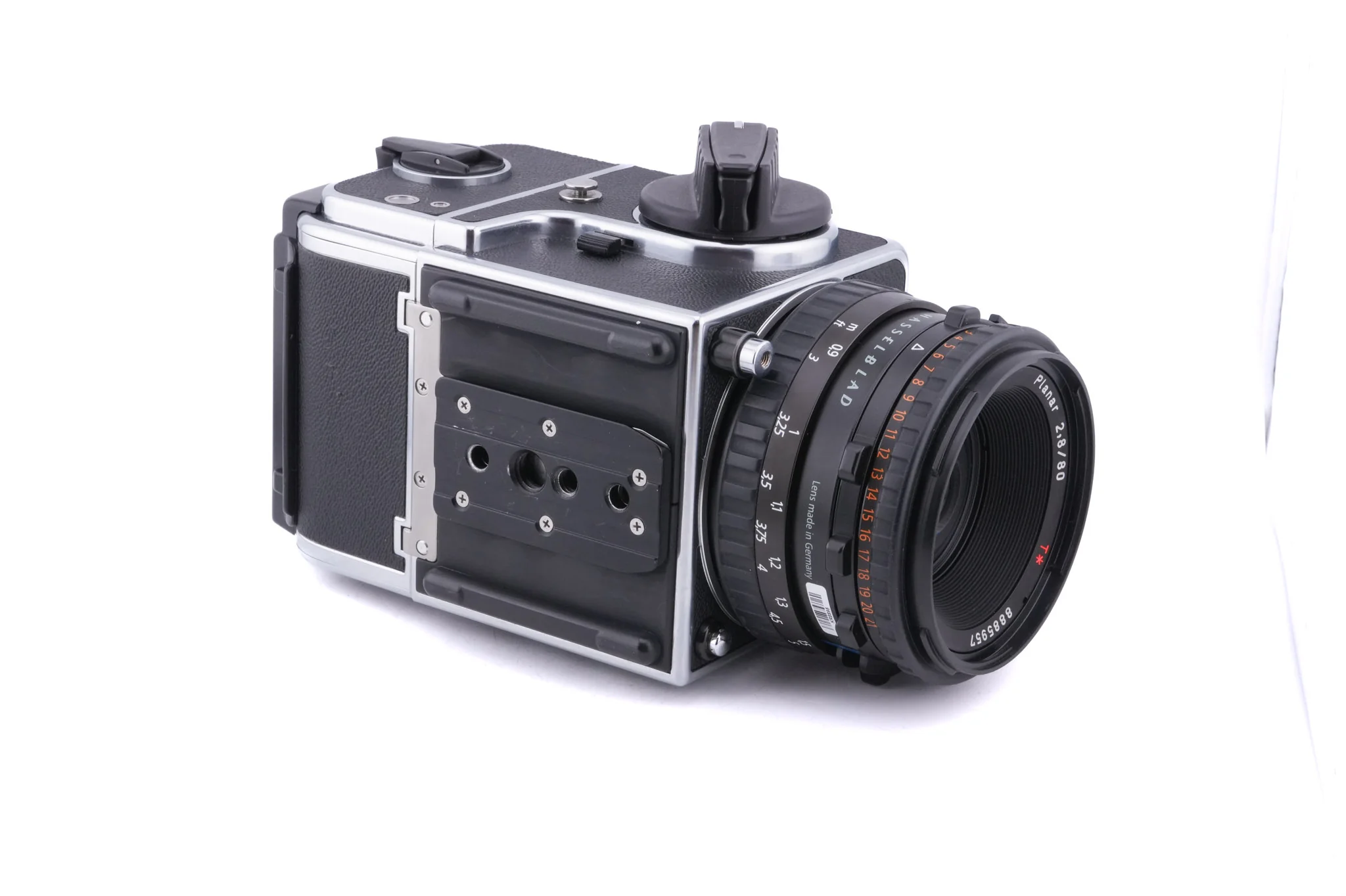 Hasselblad 501CM (Silver, 10238) + 80mm f2.8 Planar T* CFE (20034) + Acute Matte D Grid / Split Image Focusing Screen (42217) + A12N Film Magazine + Waist Level Finder (New / Chrome, 42315) - Image 6