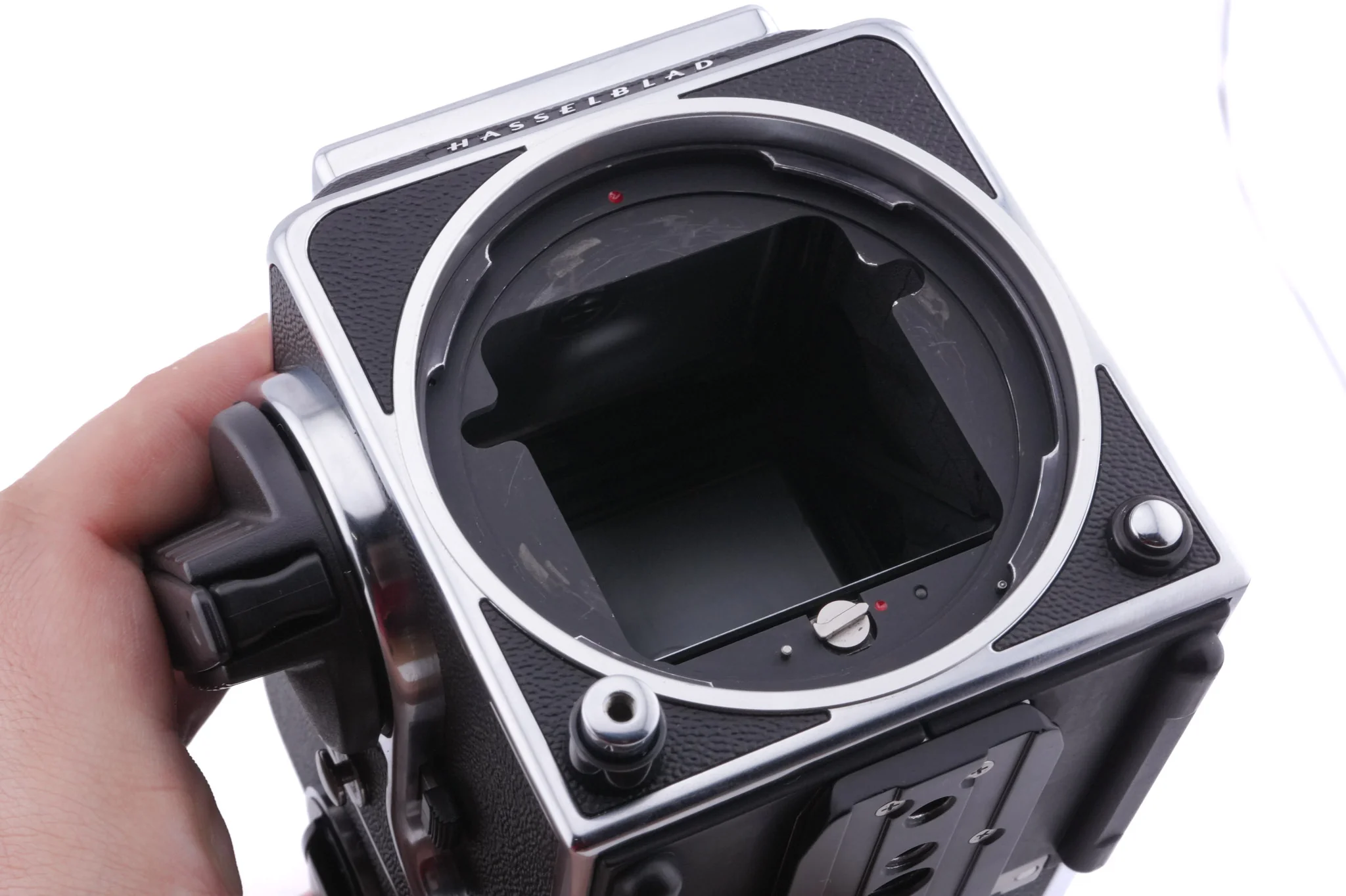 Hasselblad 501CM (Silver, 10238) + 80mm f2.8 Planar T* CFE (20034) + Acute Matte D Grid / Split Image Focusing Screen (42217) + A12N Film Magazine + Waist Level Finder (New / Chrome, 42315) - Image 9