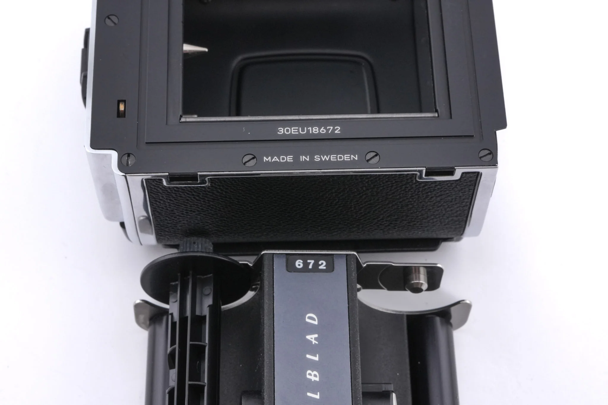 Hasselblad 501CM (Silver, 10238) + Acute Matte D Microprism / Split Image Focusing Screen (42215) + Waist Level Finder (New / Chrome, 42315) + 80mm f2.8 Planar T* CB (20032) + A12N Film Magazine - Image 13