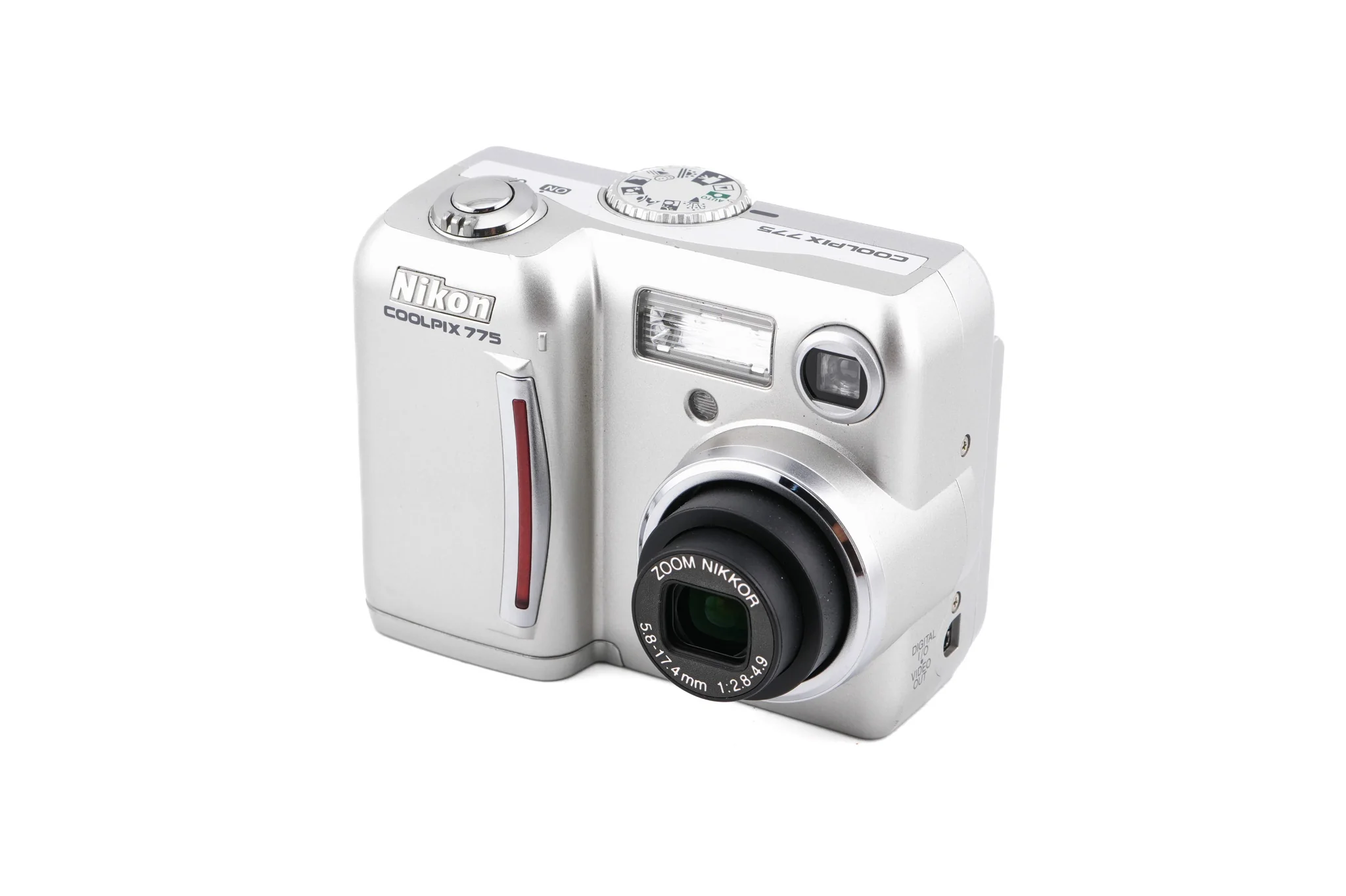 Nikon Coolpix 775