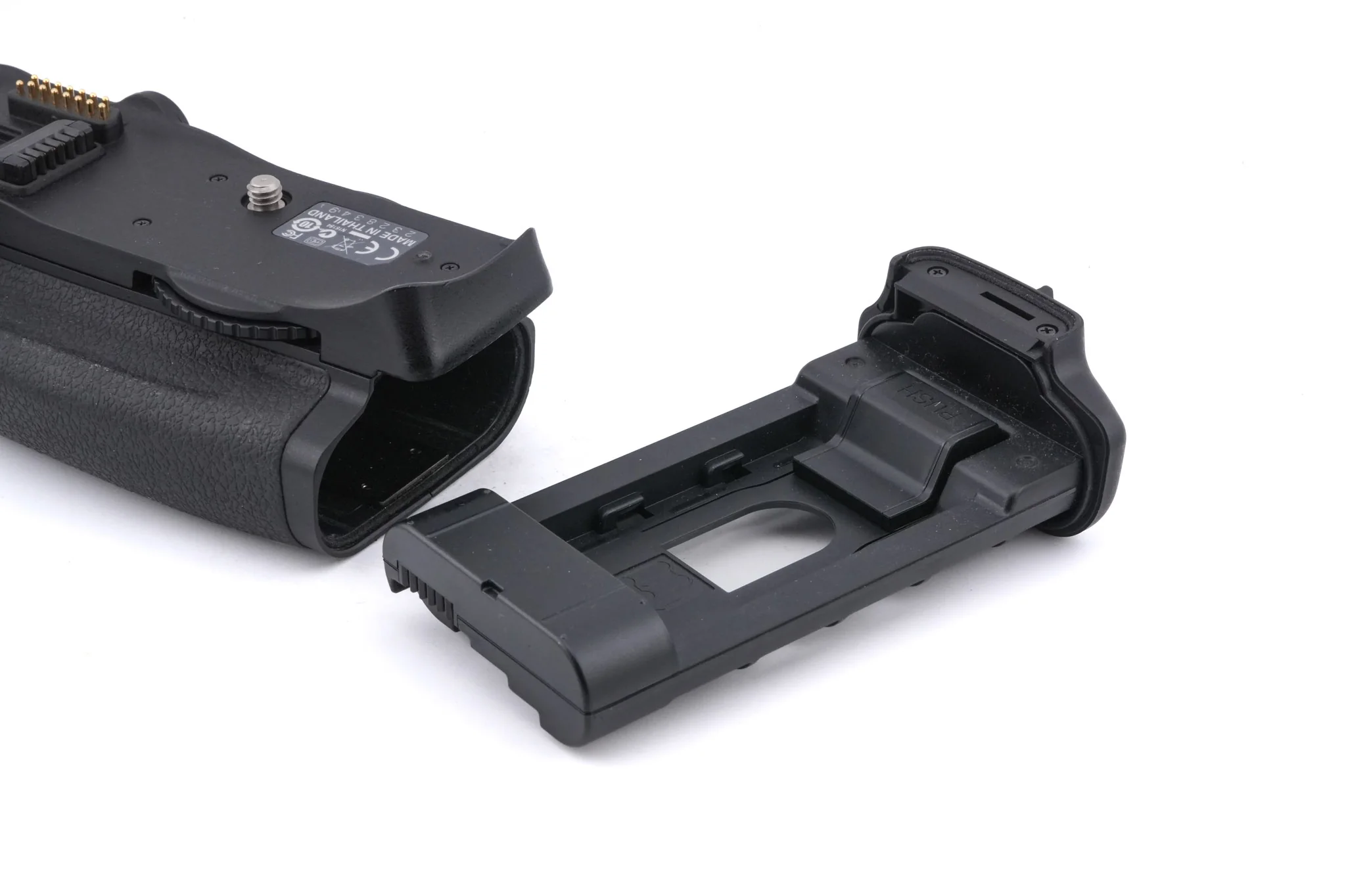 Nikon MB-D10 Multi-Power Battery Pack - Image 4