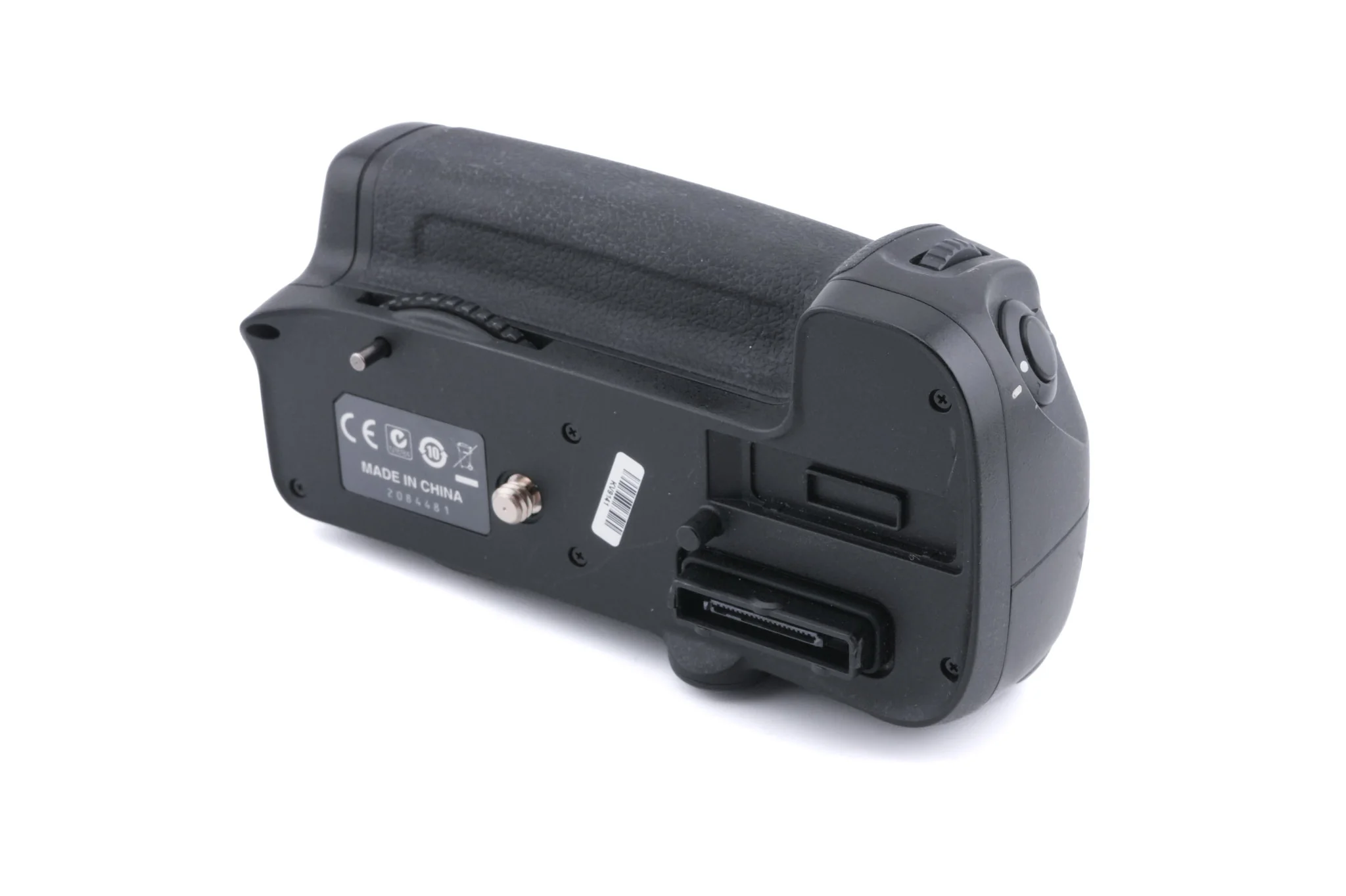 Nikon MB-D11 Multi Power Battery Pack - Image 3