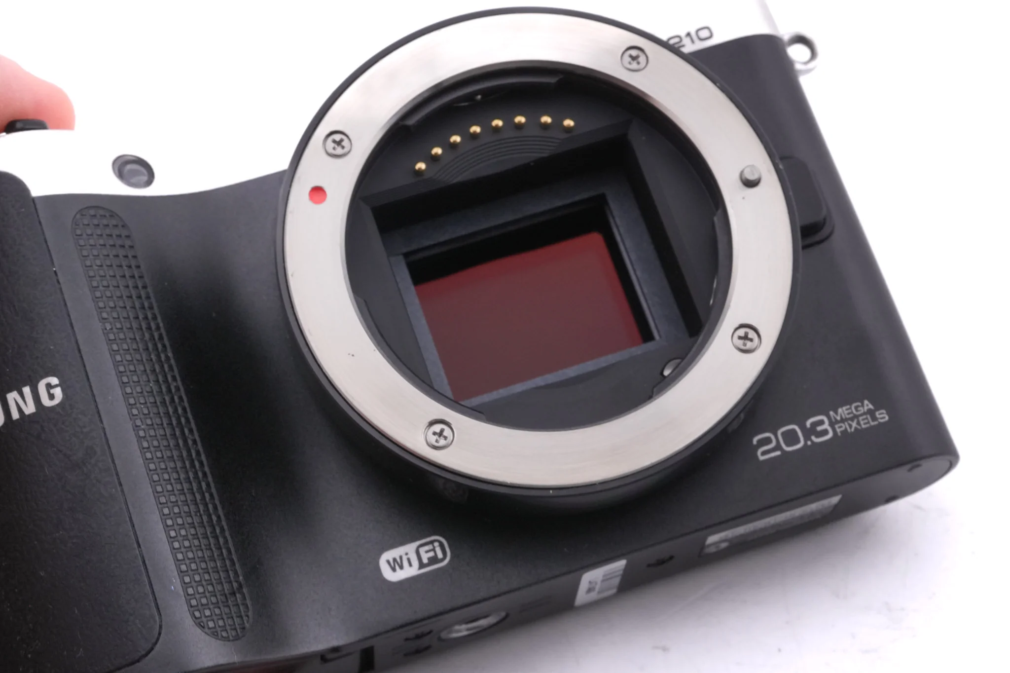 Samsung NX210 + 18-55mm f3.5-5.6 III OIS i-Function - Image 7